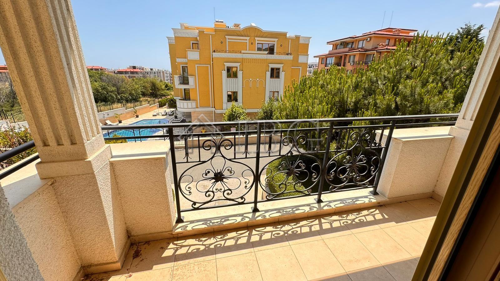 Spacious 2-Bedroom apartment with Pool and Sea views in Villa Florence, St.Vlas — photo 9 of 20