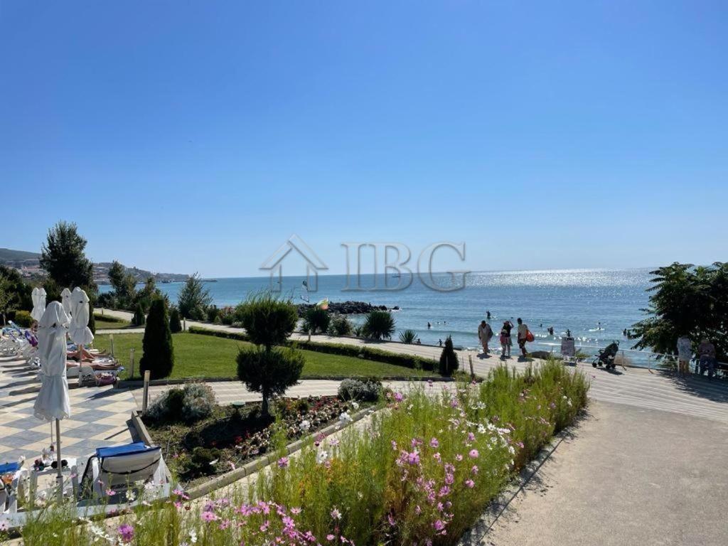 1-Bedroom Apartment with Courtyard View Sun Wave, Sveti Vlas — photo 2