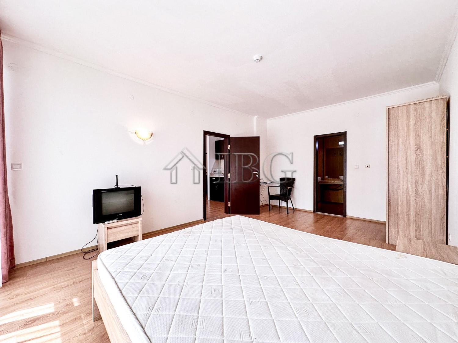 1-Bedroom Apartment with Sea and Pool View Babylon, Sunny Beach — photo 19 of 25