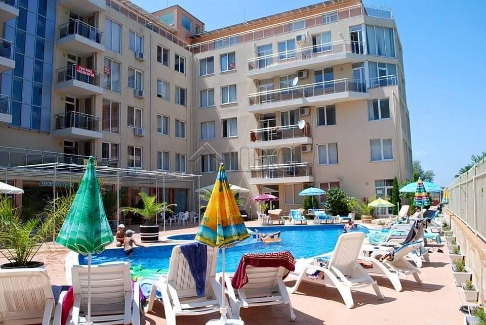 Bargain! Pool view 1-bedroom apartment in Balkan Breeze 1, Sunny Beach — main photo