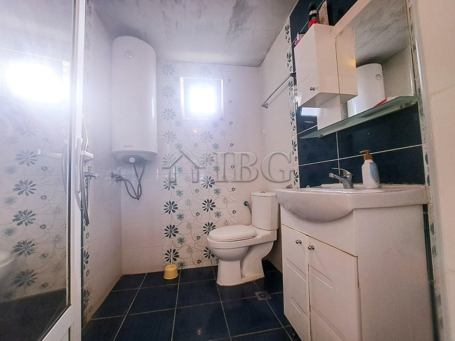 Two-Storey House with 6 Bedrooms Aytos Municipality, 40 km to Burgas — photo 13 of 25