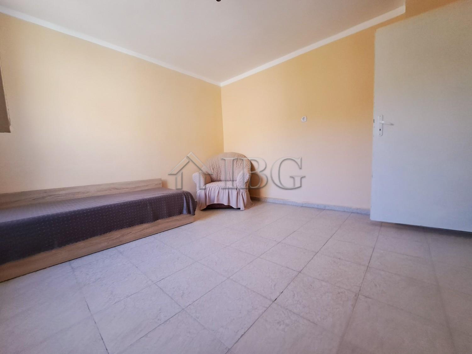 Two-Storey House with 6 Bedrooms Aytos Municipality, 40 km to Burgas — photo 19 of 25