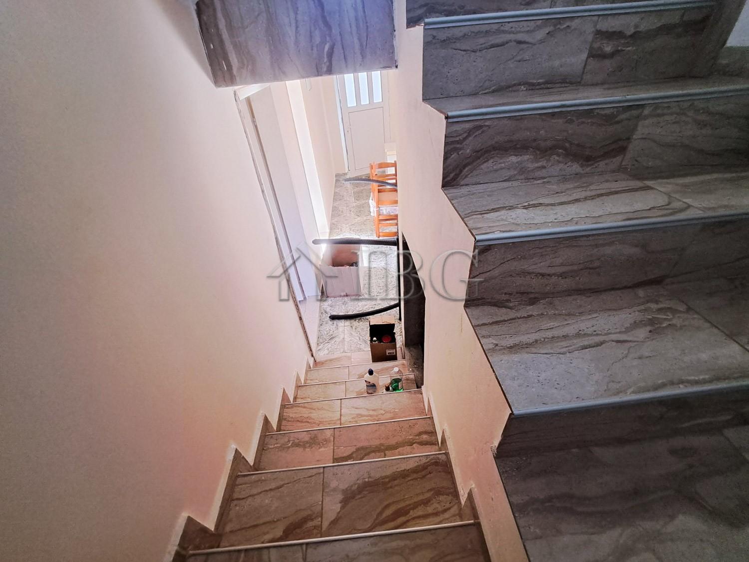 Two-Storey House with 6 Bedrooms Aytos Municipality, 40 km to Burgas — photo 21 of 25