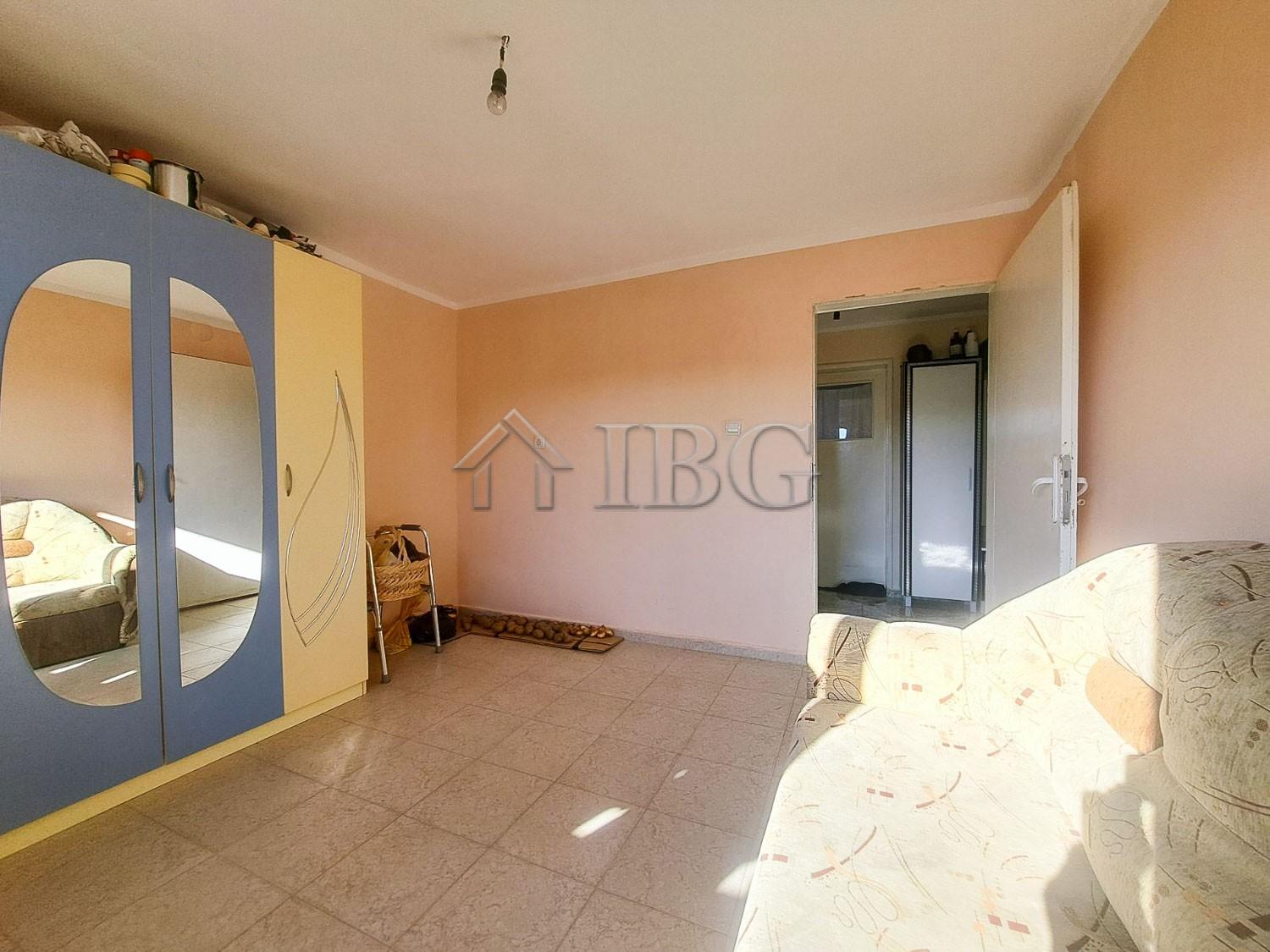 Two-Storey House with 6 Bedrooms Aytos Municipality, 40 km to Burgas — photo 22 of 25