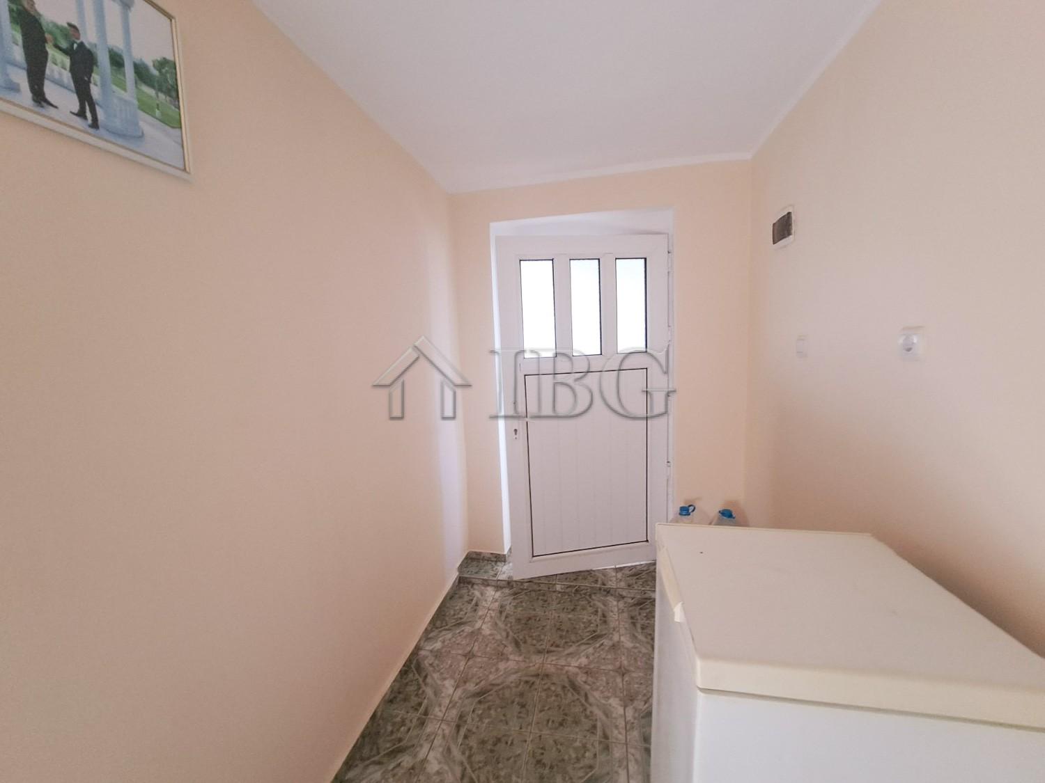 Two-Storey House with 6 Bedrooms Aytos Municipality, 40 km to Burgas — photo 23 of 25