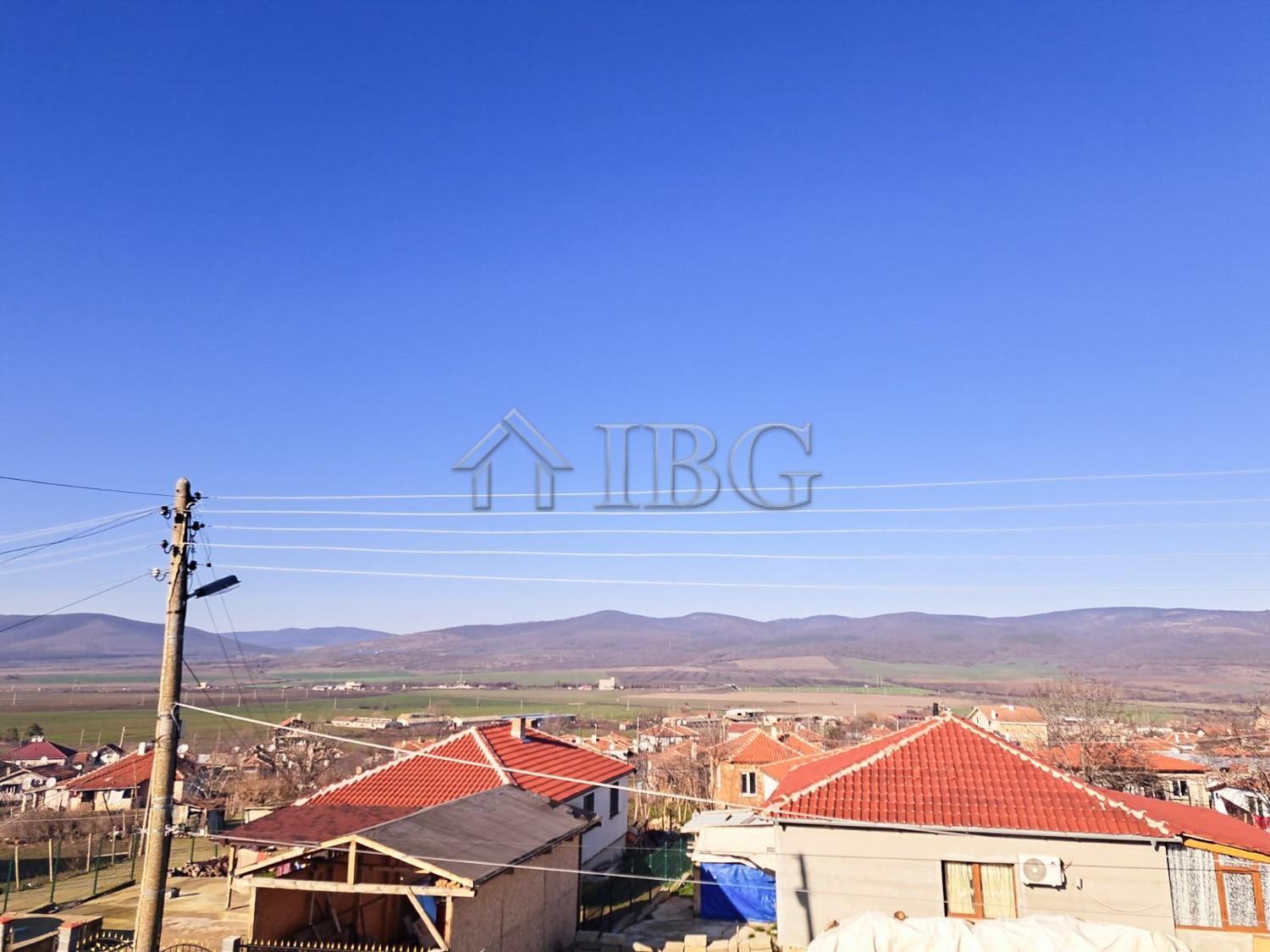 Two-Storey House with 6 Bedrooms Aytos Municipality, 40 km to Burgas — photo 17 of 25