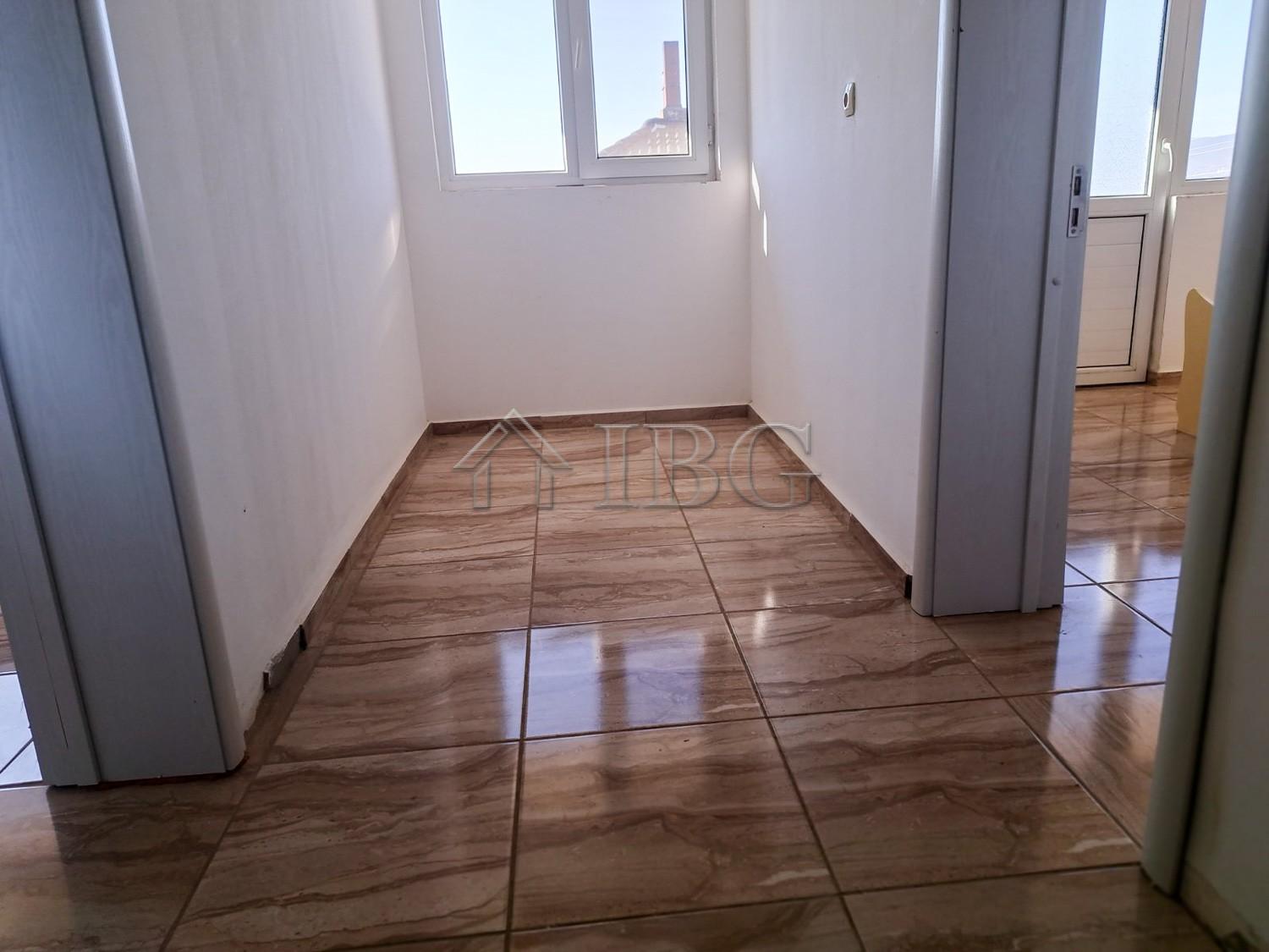 Two-Storey House with 6 Bedrooms Aytos Municipality, 40 km to Burgas — photo 8 of 25