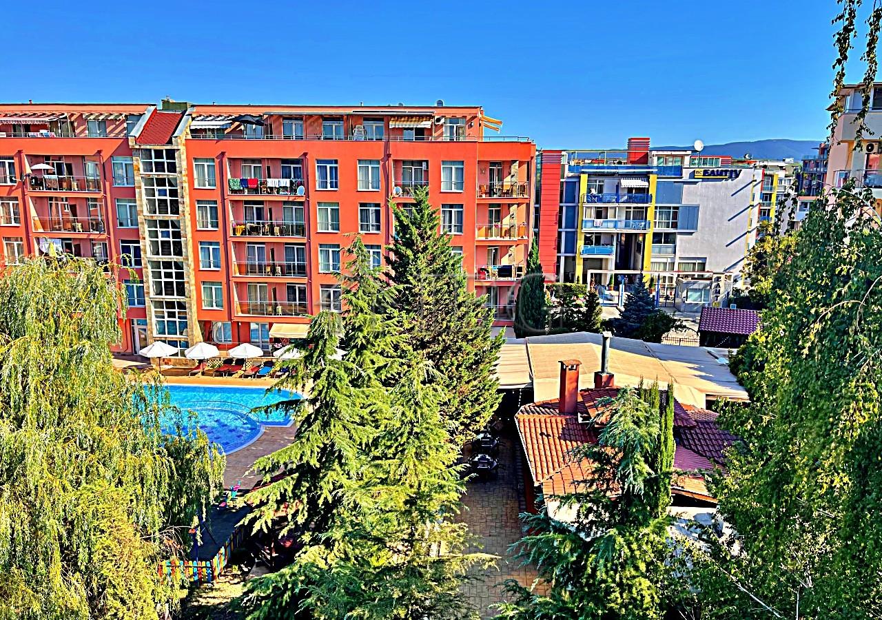 Excellent 2-bedroom, 2-bathroom apartment with pool view Rainbow 3, Sunny Beach — Sunny Beach