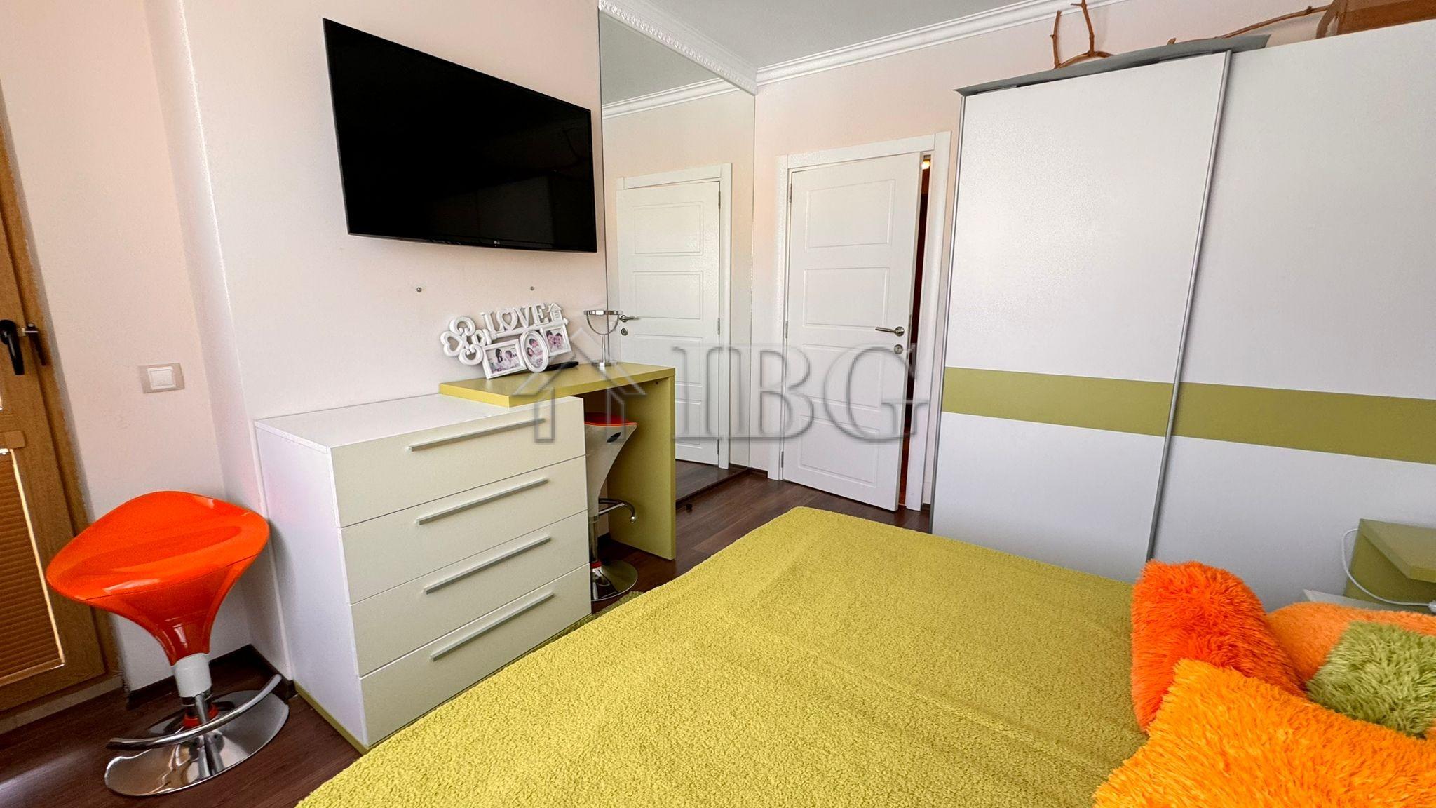 Spacious 2-Bedroom apartment with Pool and Sea views in Villa Florence, St.Vlas — photo 14 of 20