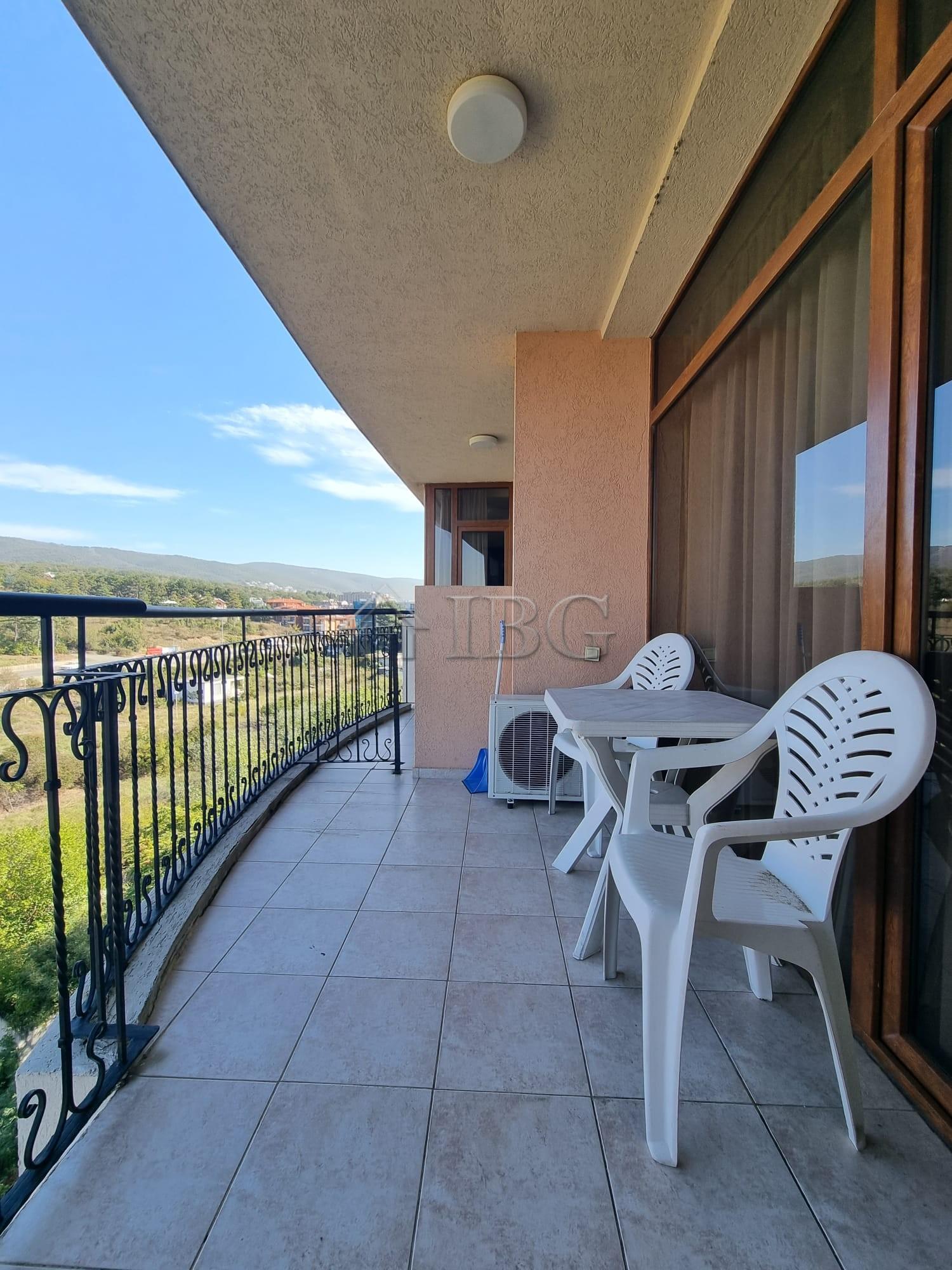Spacious 1-Bedroom apartment in Poseidon, Sunny Beach — photo 13 of 17