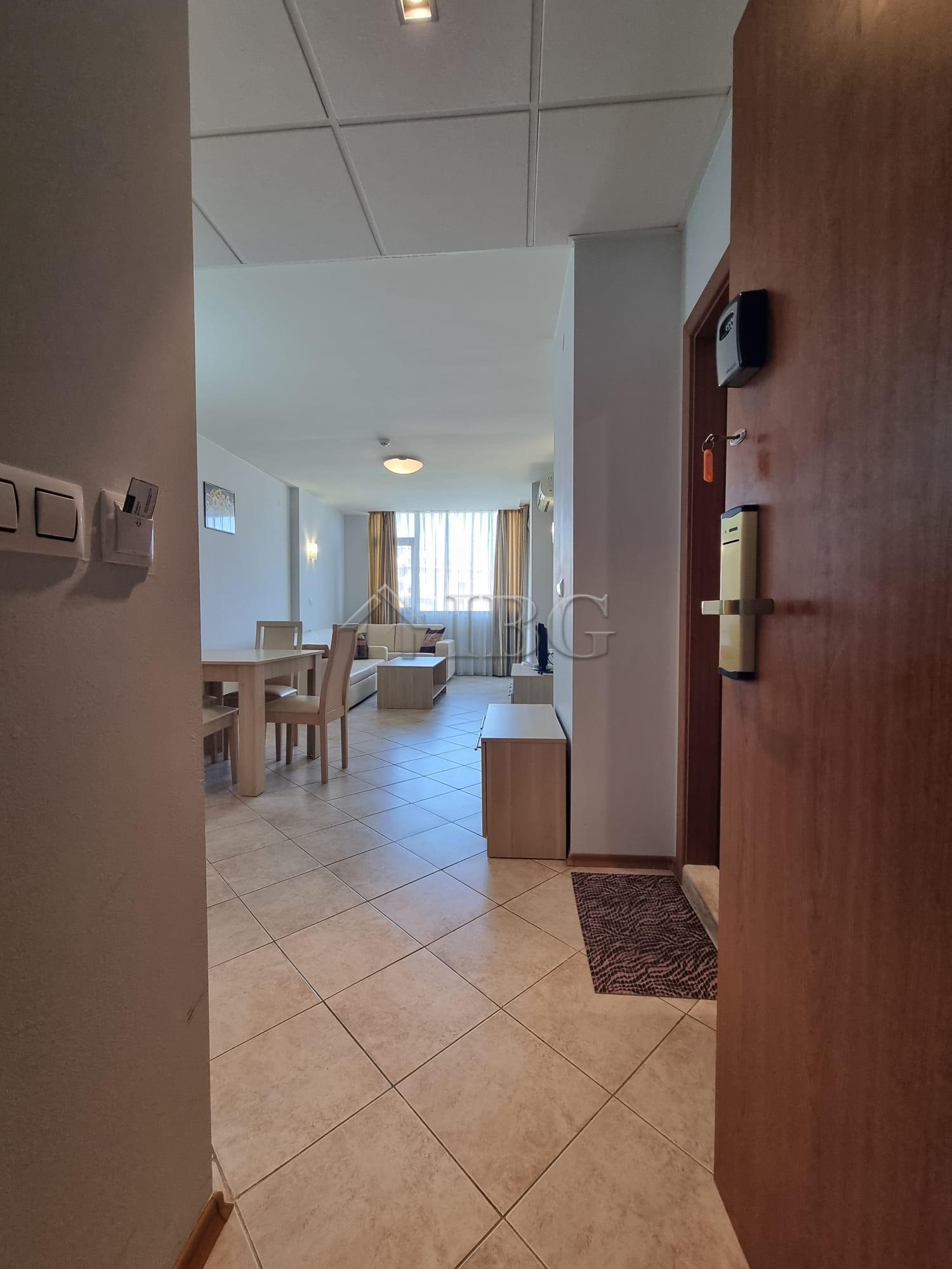 Spacious 1-Bedroom apartment in Poseidon, Sunny Beach — photo 7 of 17