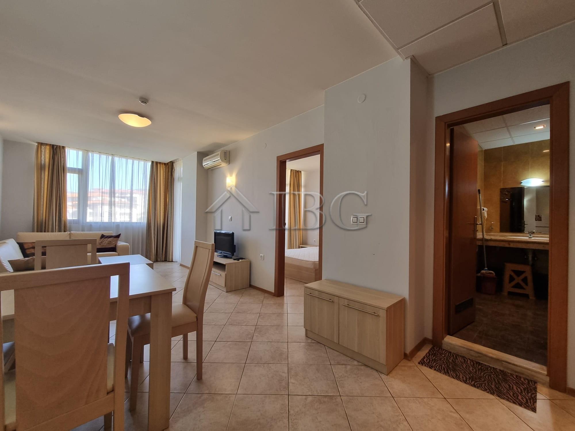 Spacious 1-Bedroom apartment in Poseidon, Sunny Beach — photo 10 of 17