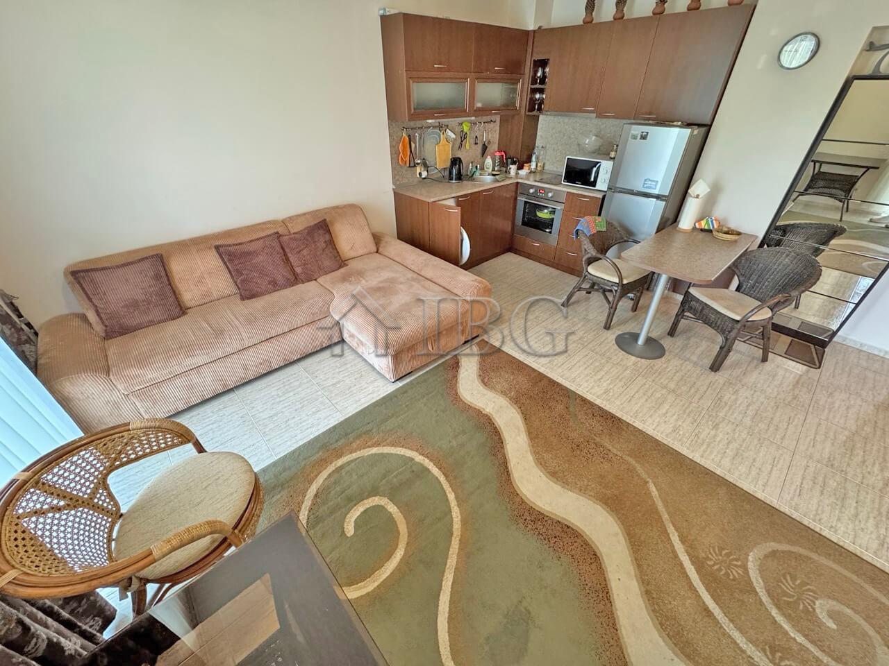 1-Bedroom Apartment with Pool View St. Sofia, Sunny Beach 500 m to the Beach — photo 12 of 16