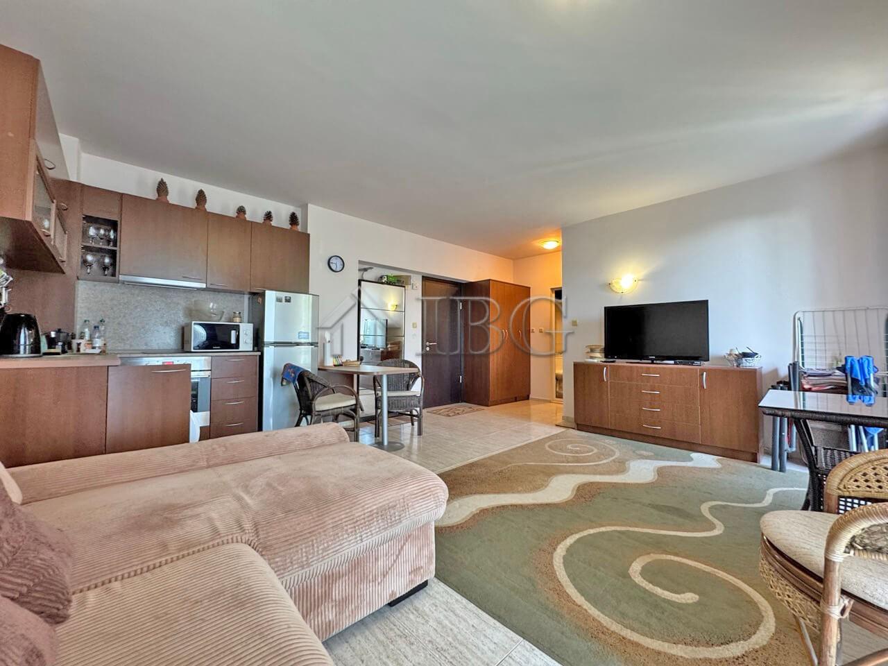 1-Bedroom Apartment with Pool View St. Sofia, Sunny Beach 500 m to the Beach — photo 4