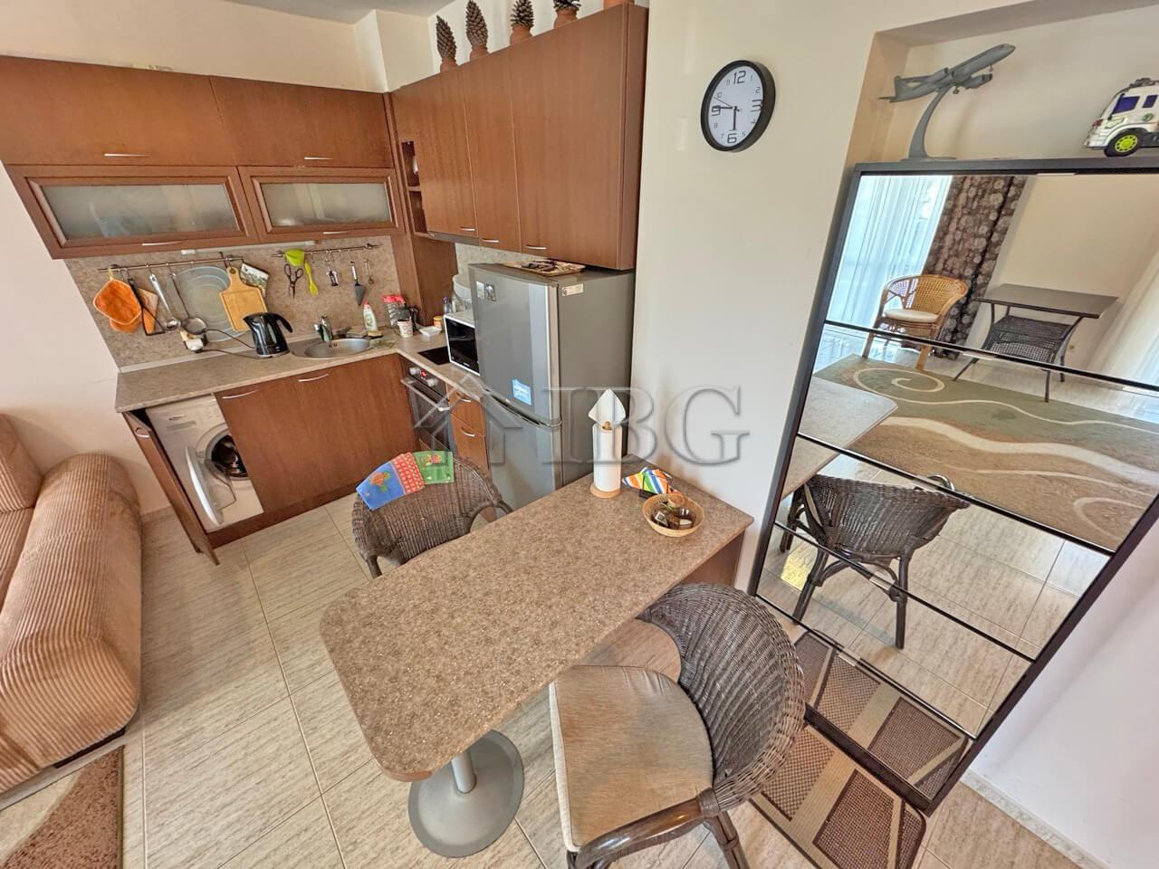 1-Bedroom Apartment with Pool View St. Sofia, Sunny Beach 500 m to the Beach — photo 14 of 16