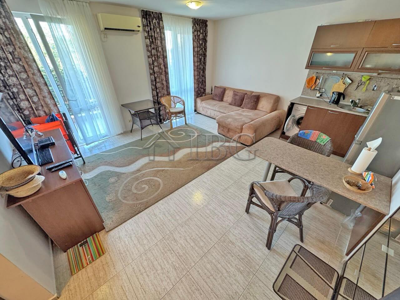 1-Bedroom Apartment with Pool View St. Sofia, Sunny Beach 500 m to the Beach — photo 8 of 16