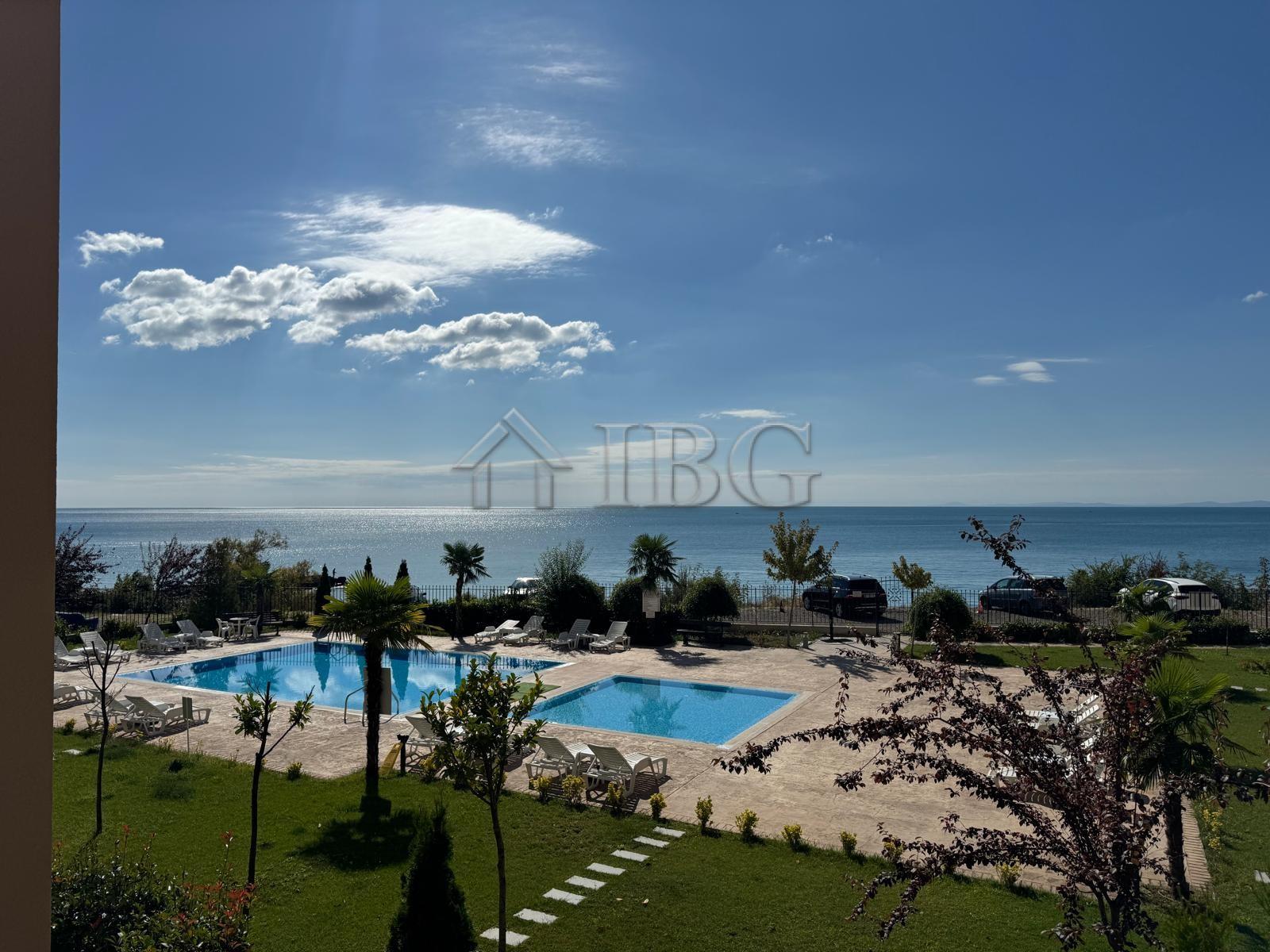 Spacious 2-Bedroom Apartment with frontal Sea View Sveti Vlas, First Line — Sveti Vlas