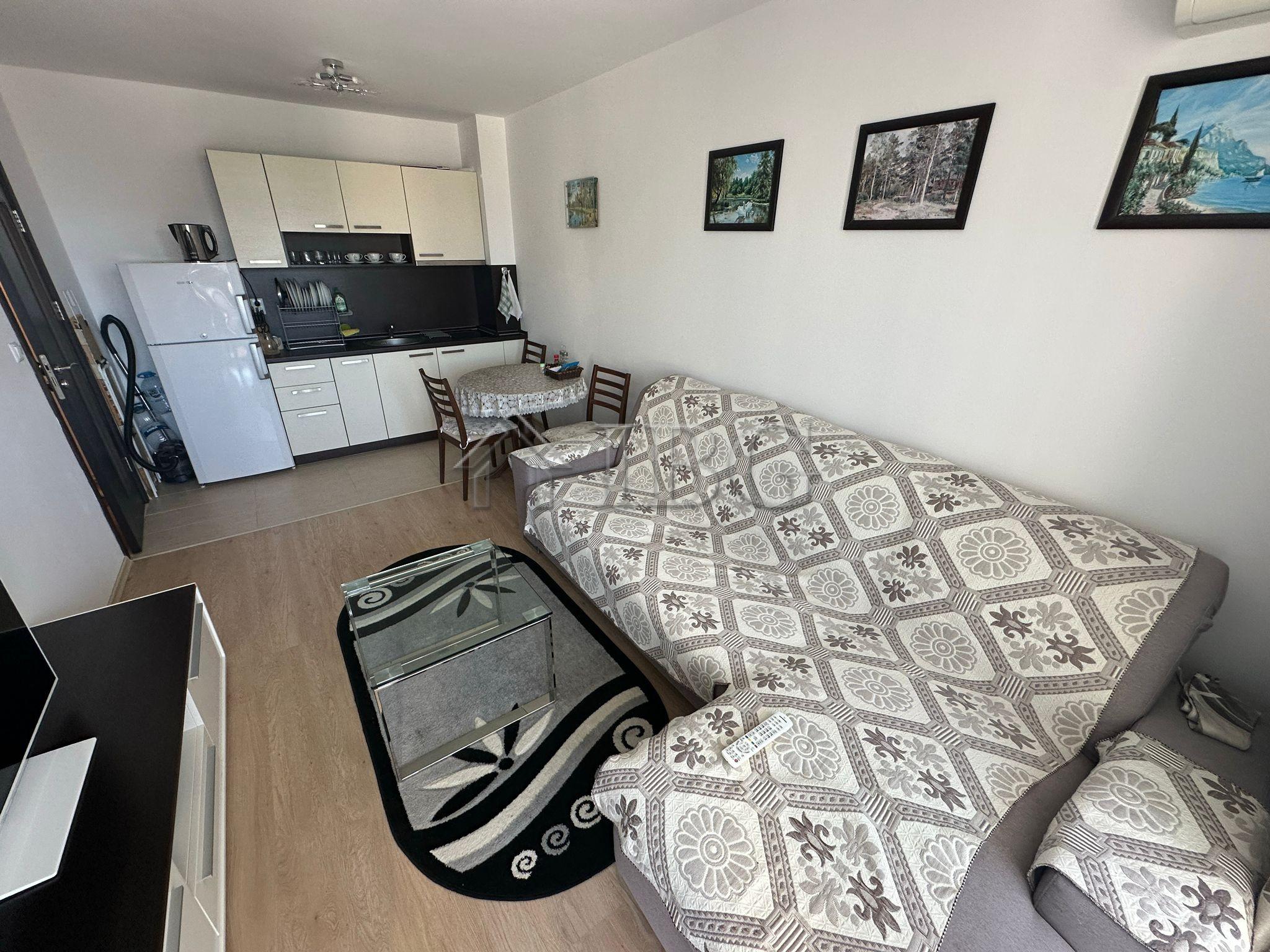 1-Bedroom Apartment with Pool View Raduga 2, Sveti Vlas — photo 8 of 17