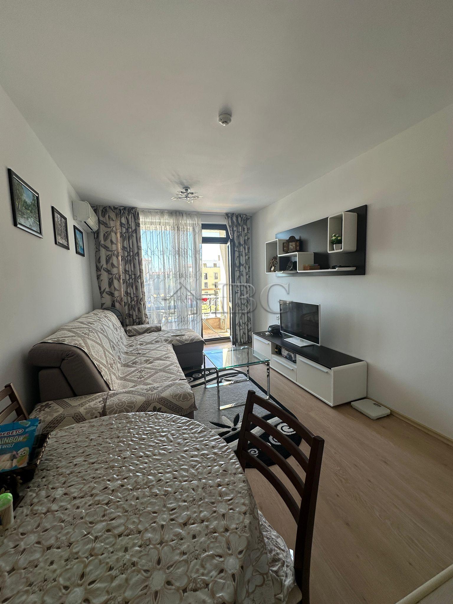 1-Bedroom Apartment with Pool View Raduga 2, Sveti Vlas — photo 10 of 17