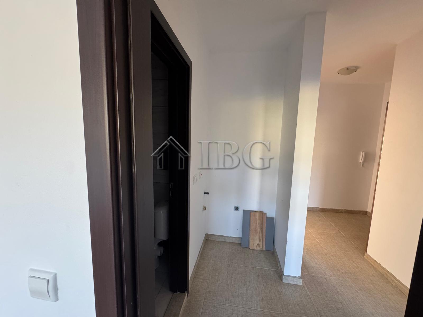 Spacious 2-Bedroom Apartment with frontal Sea View Sveti Vlas, First Line — photo 9 of 22