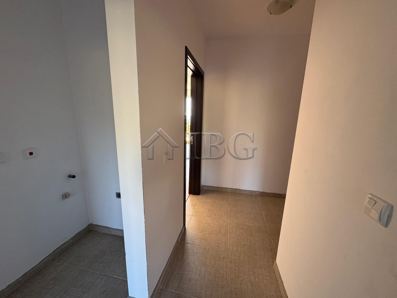 Spacious 2-Bedroom Apartment with frontal Sea View Sveti Vlas, First Line — photo 10 of 22