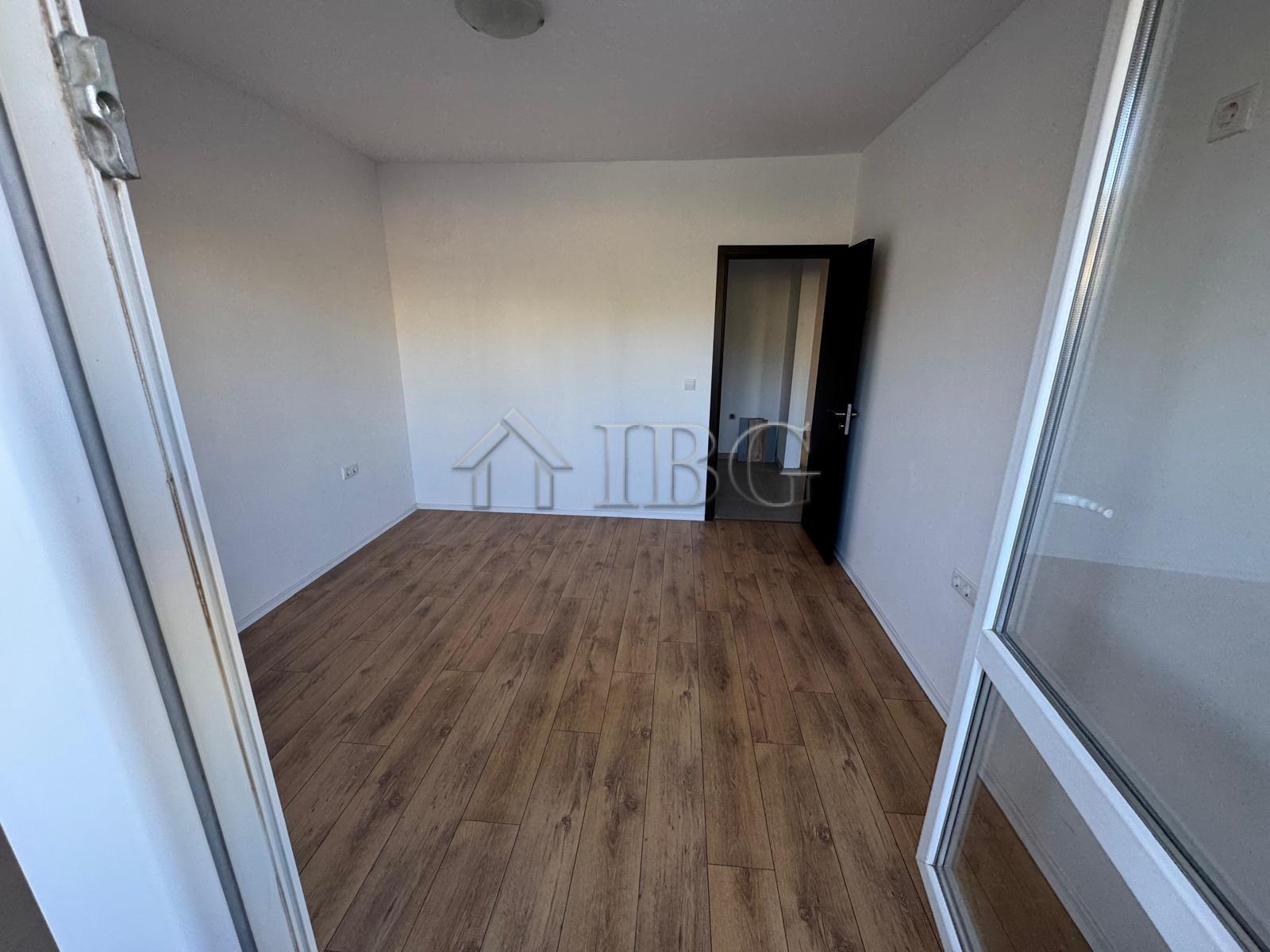 Spacious 2-Bedroom Apartment with frontal Sea View Sveti Vlas, First Line — photo 12 of 22