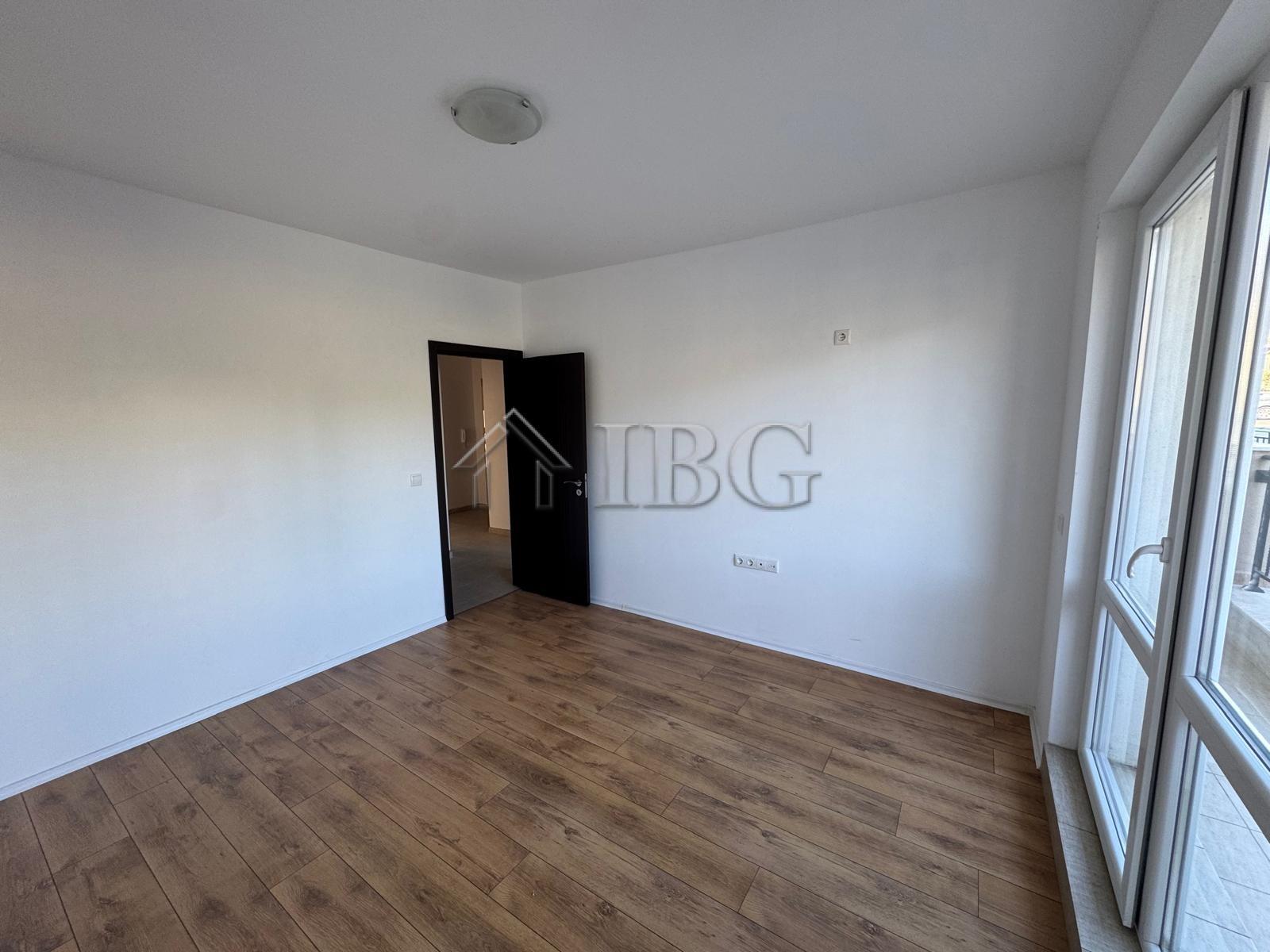 Spacious 2-Bedroom Apartment with frontal Sea View Sveti Vlas, First Line — photo 13 of 22