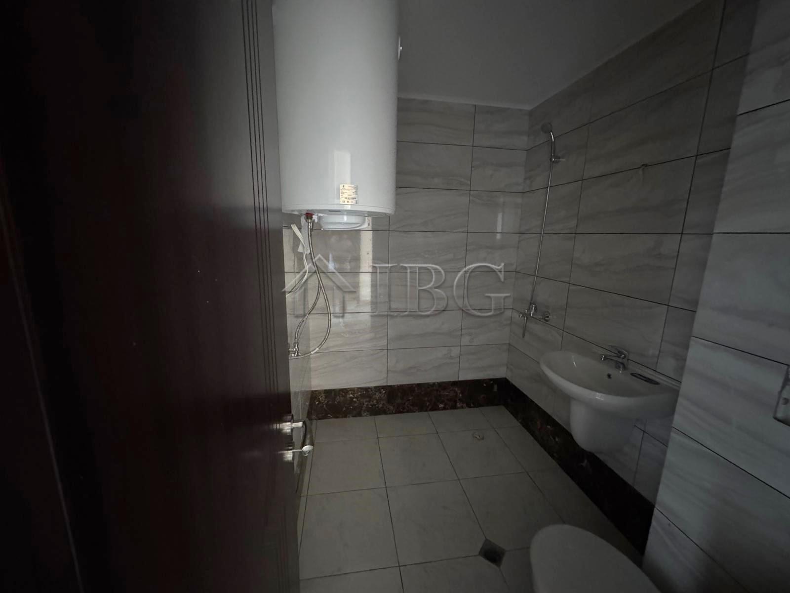 Spacious 2-Bedroom Apartment with frontal Sea View Sveti Vlas, First Line — photo 14 of 22