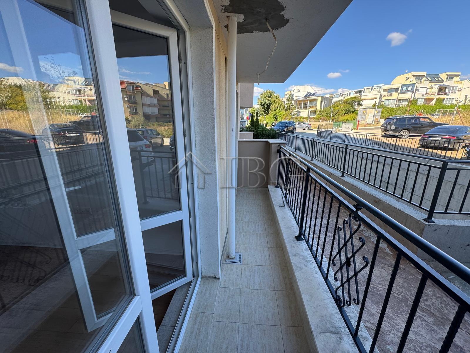 Spacious 2-Bedroom Apartment with frontal Sea View Sveti Vlas, First Line — photo 16 of 22
