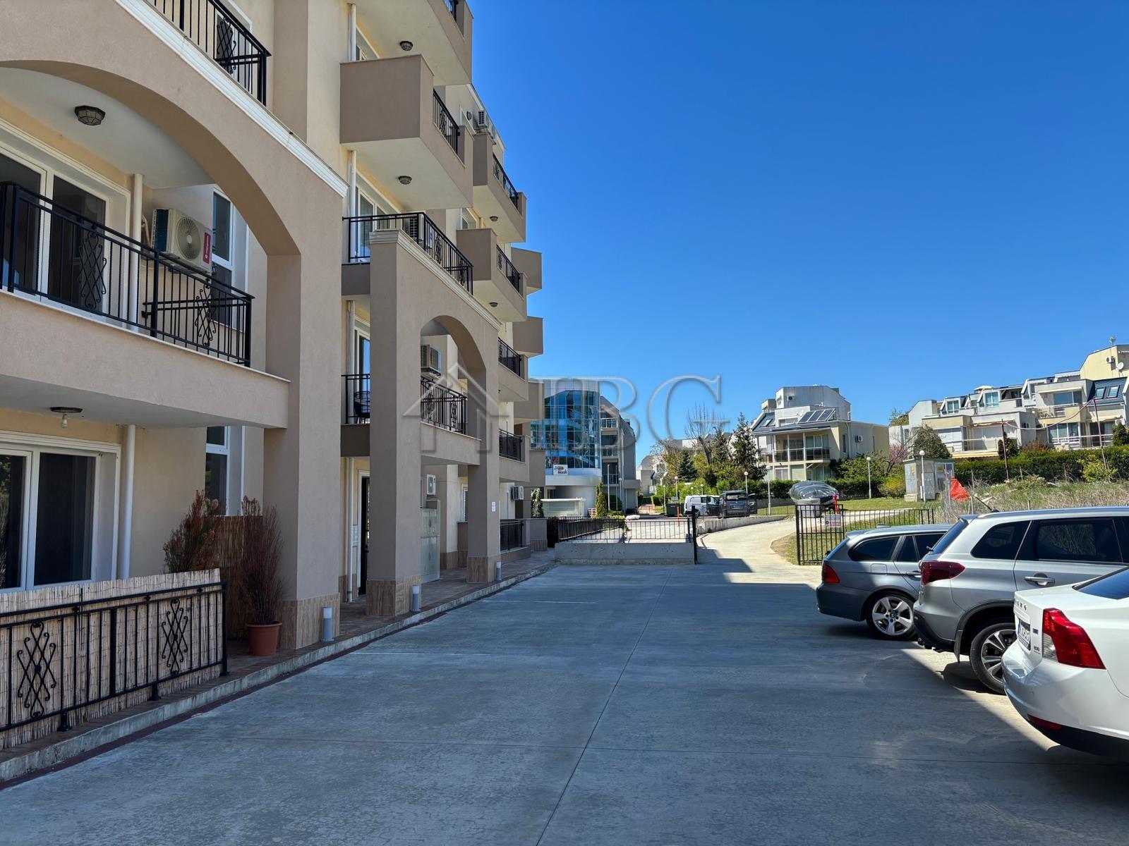 Spacious 2-Bedroom Apartment with frontal Sea View Sveti Vlas, First Line — photo 21 of 22