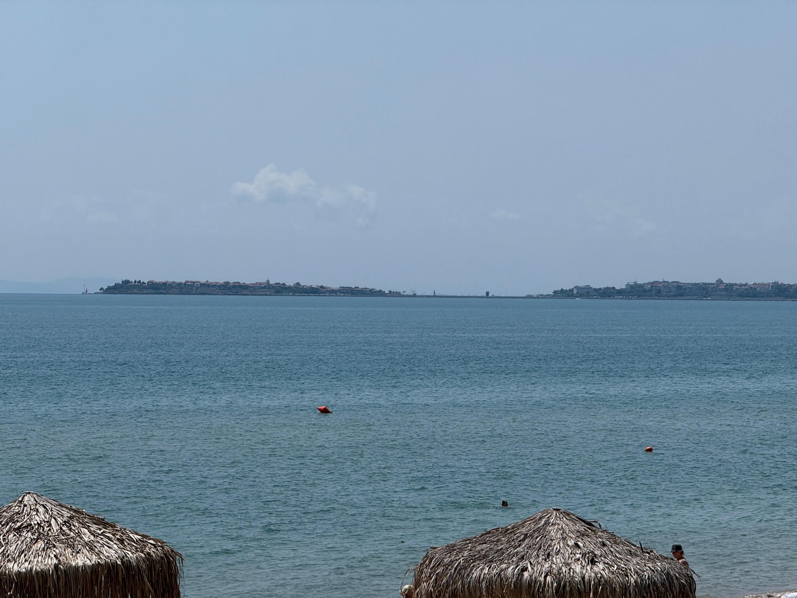 Direct exit to the Beach! Exceptional 2-Level Apartment with Frontal sea view and veranda, Garden of Eden, Sveti Vlas — Sveti Vlas