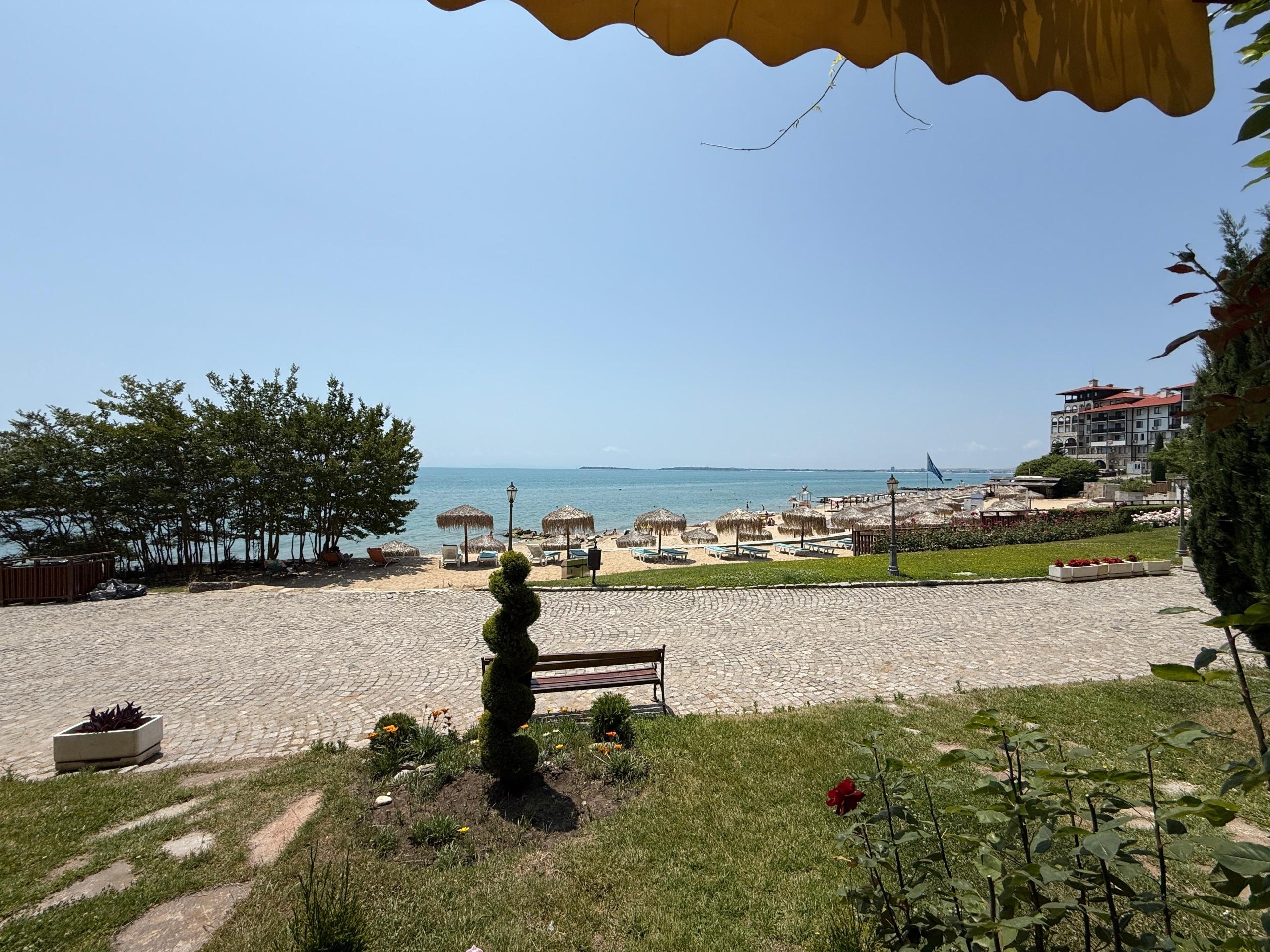Direct exit to the Beach! Exceptional 2-Level Apartment with Frontal sea view and veranda, Garden of Eden, Sveti Vlas — photo 2