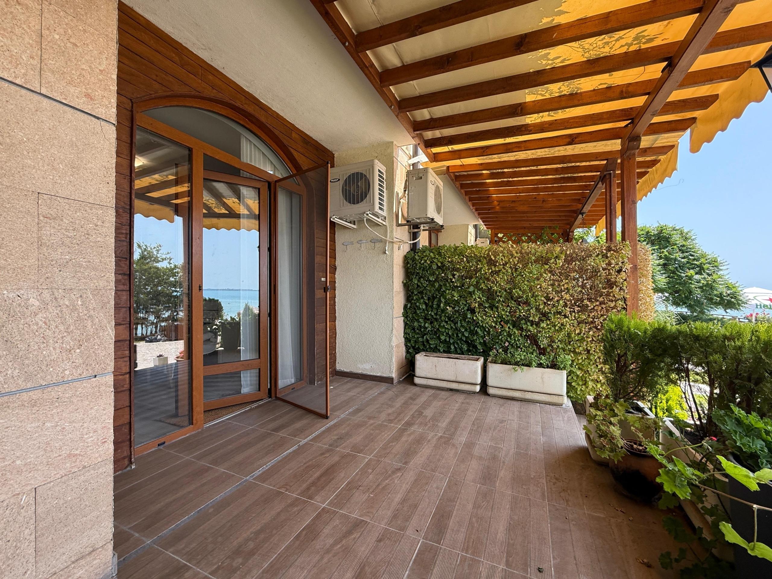 Direct exit to the Beach! Exceptional 2-Level Apartment with Frontal sea view and veranda, Garden of Eden, Sveti Vlas — photo 6