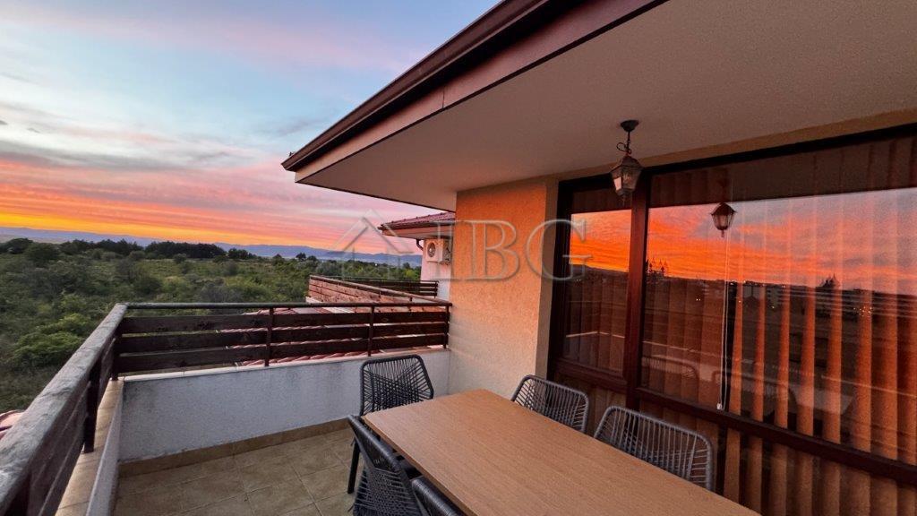 Renovated 2-Bedroom Apartment with 2 Balconies Viyana, Nessebar — Nessebar