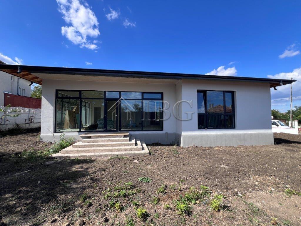 Single-Storey Private House for Sale 12 km to Sunny Beach — Burgas