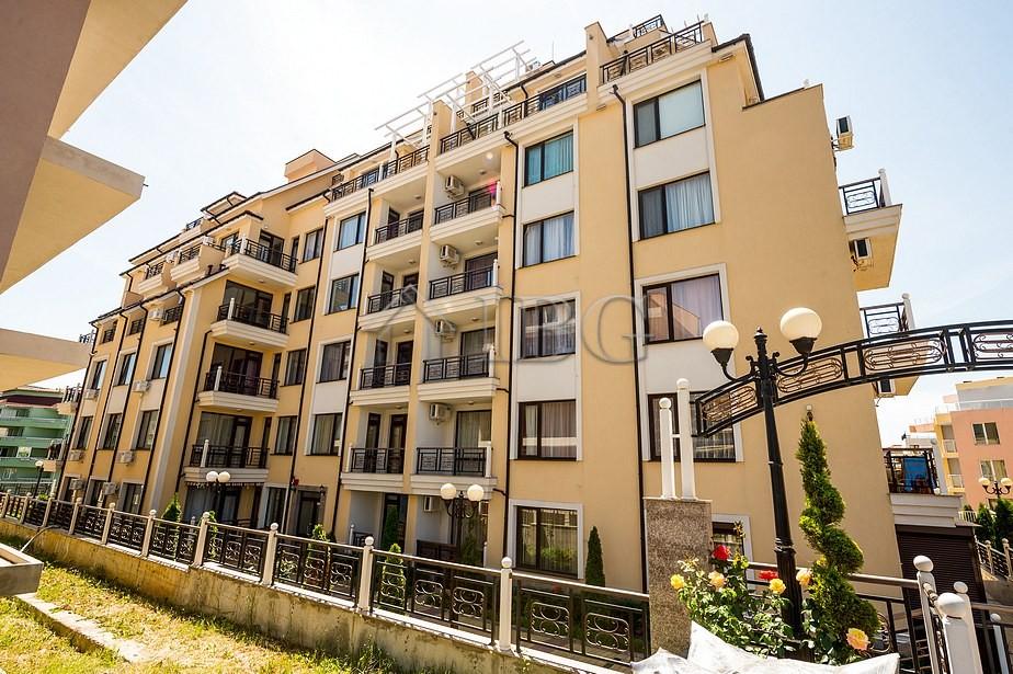 1-Bedroom Apartment with Pool View Raduga 2, Sveti Vlas — photo 12 of 17