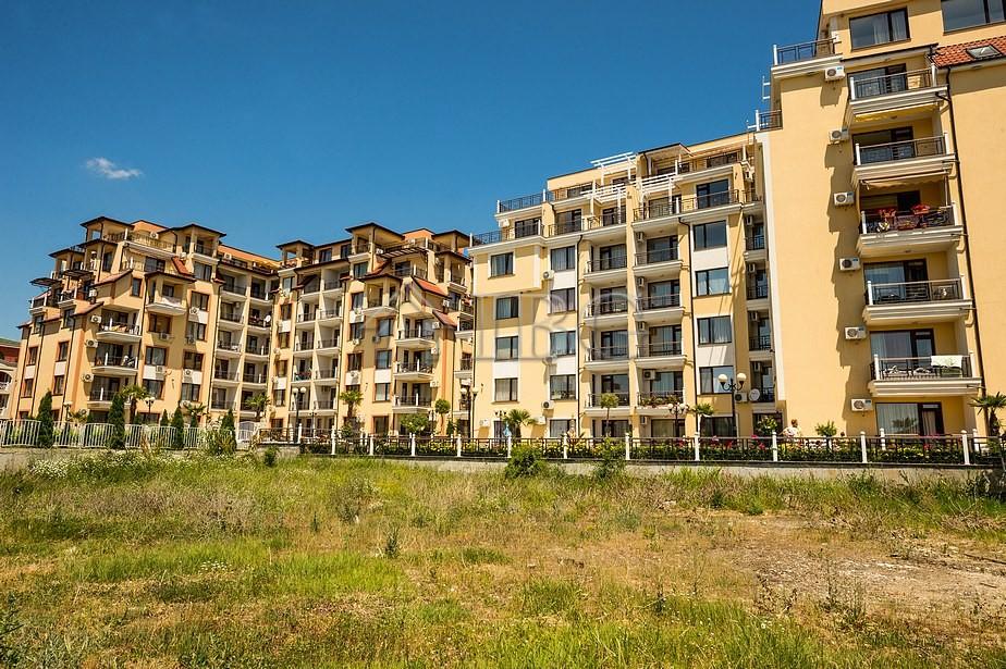 1-Bedroom Apartment with Pool View Raduga 2, Sveti Vlas — photo 16 of 17