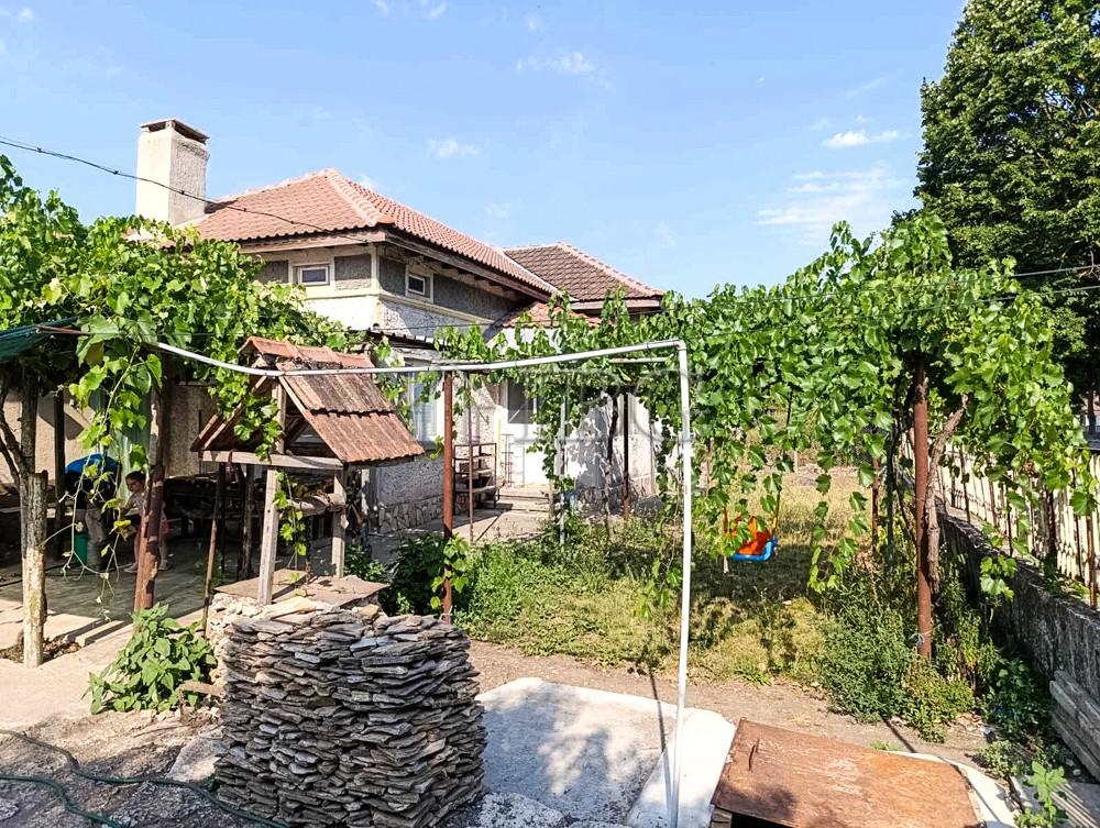 Cozy One-Storey House with Spacious Plot Near the Sea — main photo