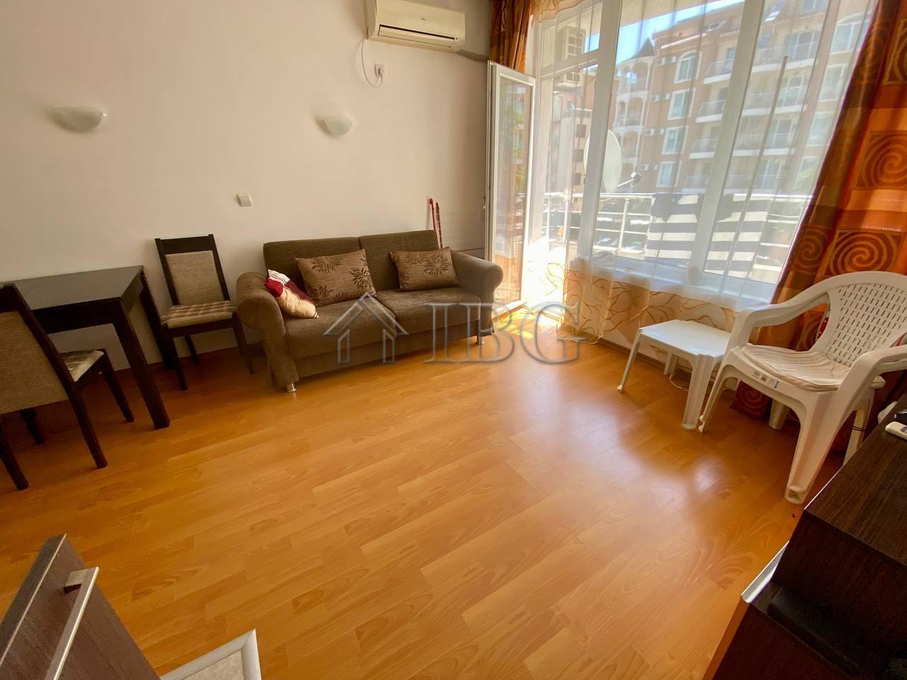Spacious 1-Bedroom Apartment for Sale Laguna 3 Complex, Sunny Beach — photo 5 of 18