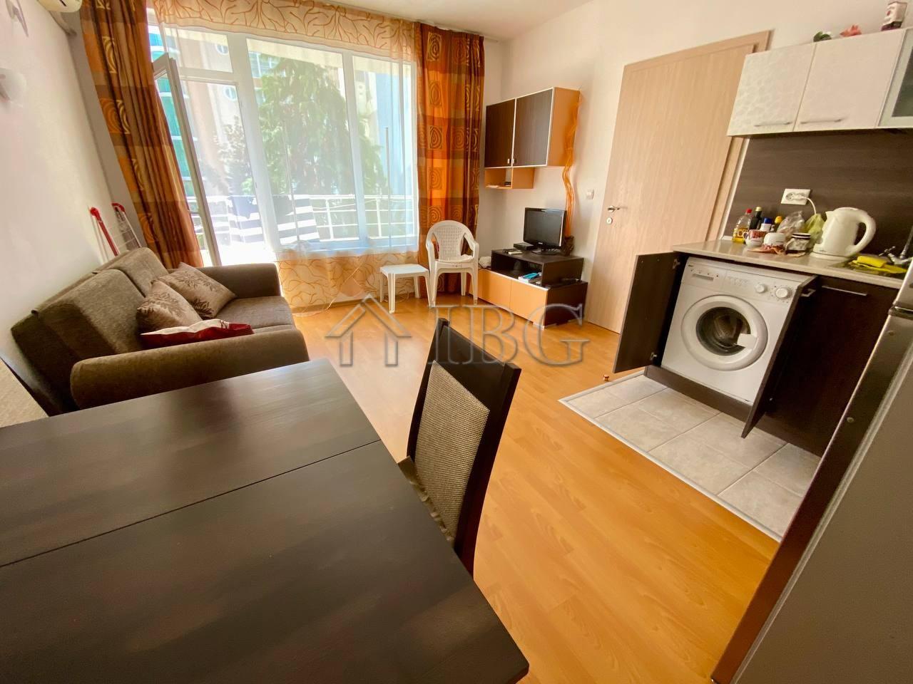 Spacious 1-Bedroom Apartment for Sale Laguna 3 Complex, Sunny Beach — photo 9 of 18