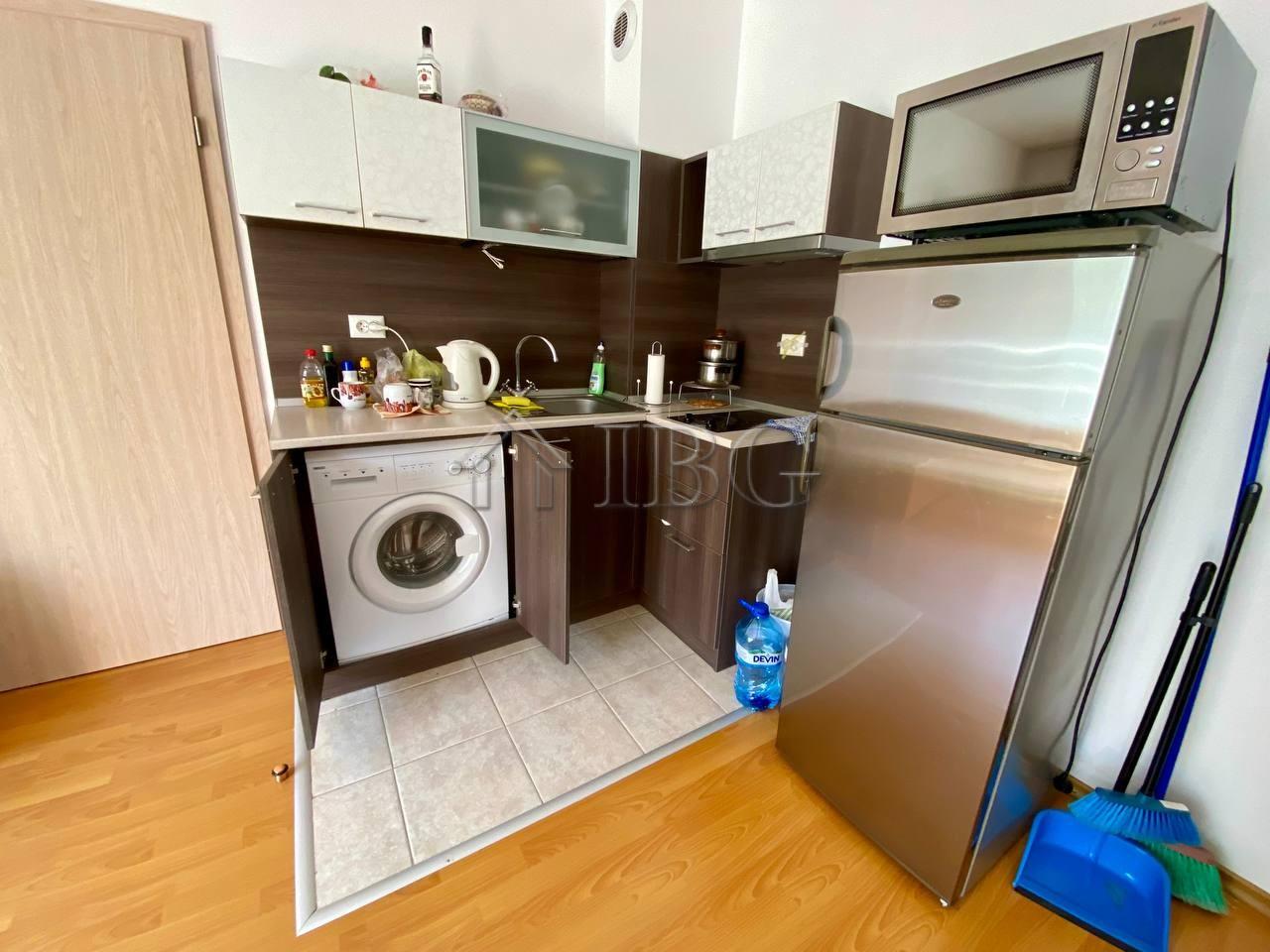 Spacious 1-Bedroom Apartment for Sale Laguna 3 Complex, Sunny Beach — photo 10 of 18