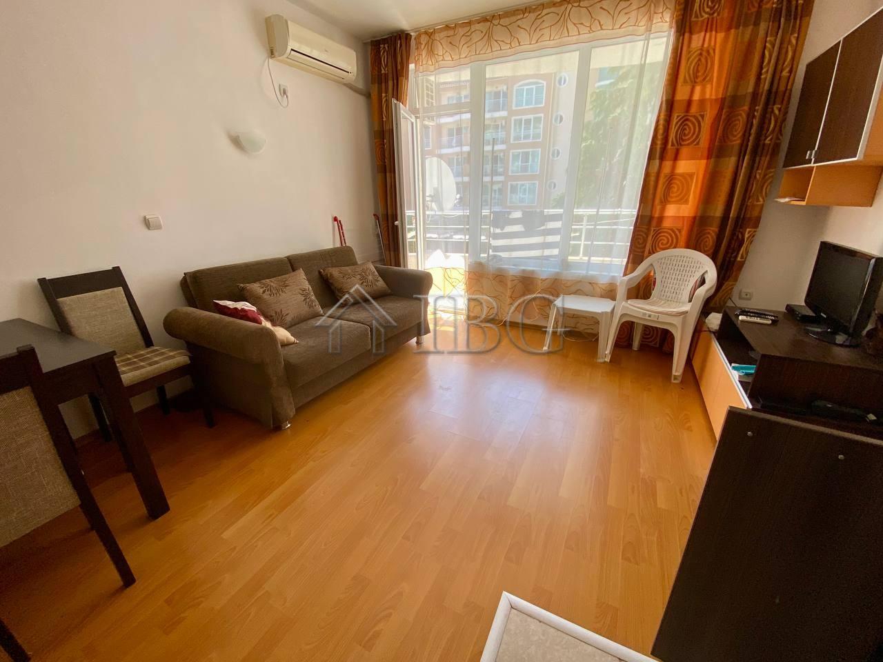 Spacious 1-Bedroom Apartment for Sale Laguna 3 Complex, Sunny Beach — photo 8 of 18