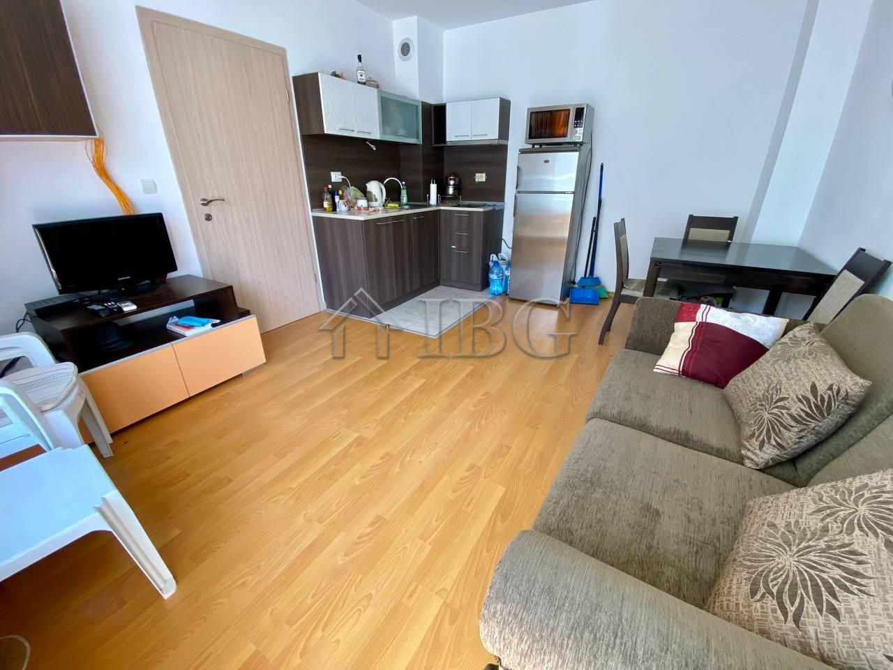 Spacious 1-Bedroom Apartment for Sale Laguna 3 Complex, Sunny Beach — photo 4 of 18