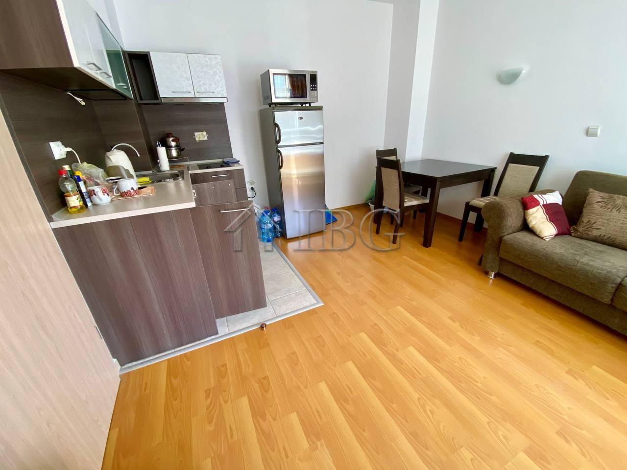 Spacious 1-Bedroom Apartment for Sale Laguna 3 Complex, Sunny Beach — photo 7 of 18