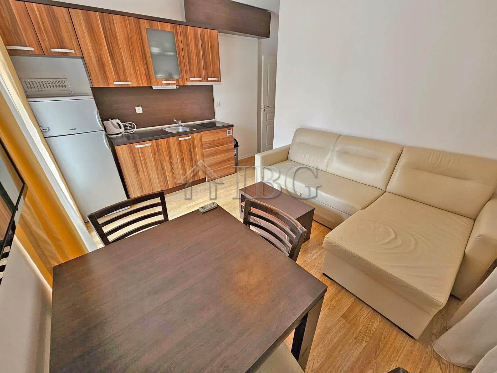 Stylish 2-Bedroom Apartment with Pool View Romance Marine, Sunny Beach — photo 6 of 20