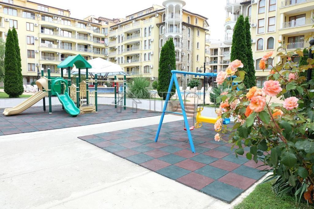 2 Bedroom Apartment with 2 bathrooms and Pool View in Summer Dreams, Sunny Beach — photo 20 of 24
