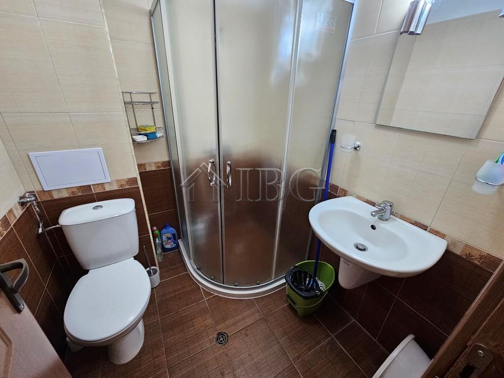 Spacious 1-bedroom apartment in complex Aqua Blue, Sunny Beach — photo 13 of 23