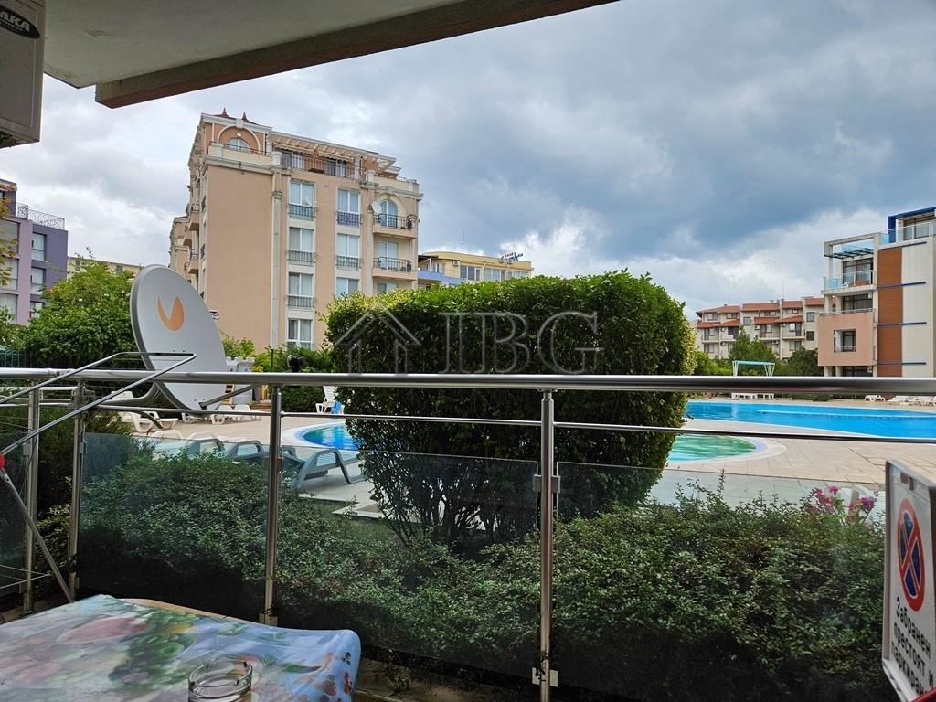 Studio with separate kitchen and balcony with pool view Sun City 1, Sunny Beach — photo 5