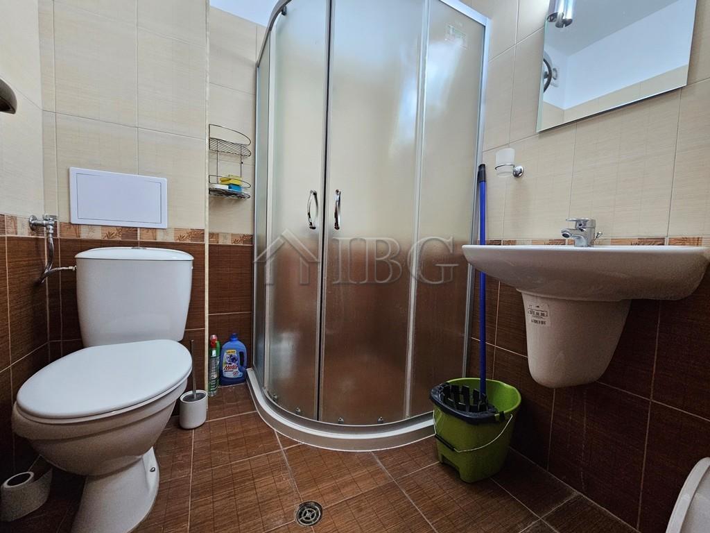 Spacious 1-bedroom apartment in complex Aqua Blue, Sunny Beach — photo 14 of 23