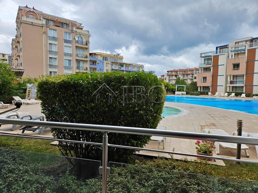 Studio with separate kitchen and balcony with pool view Sun City 1, Sunny Beach — photo 12 of 19